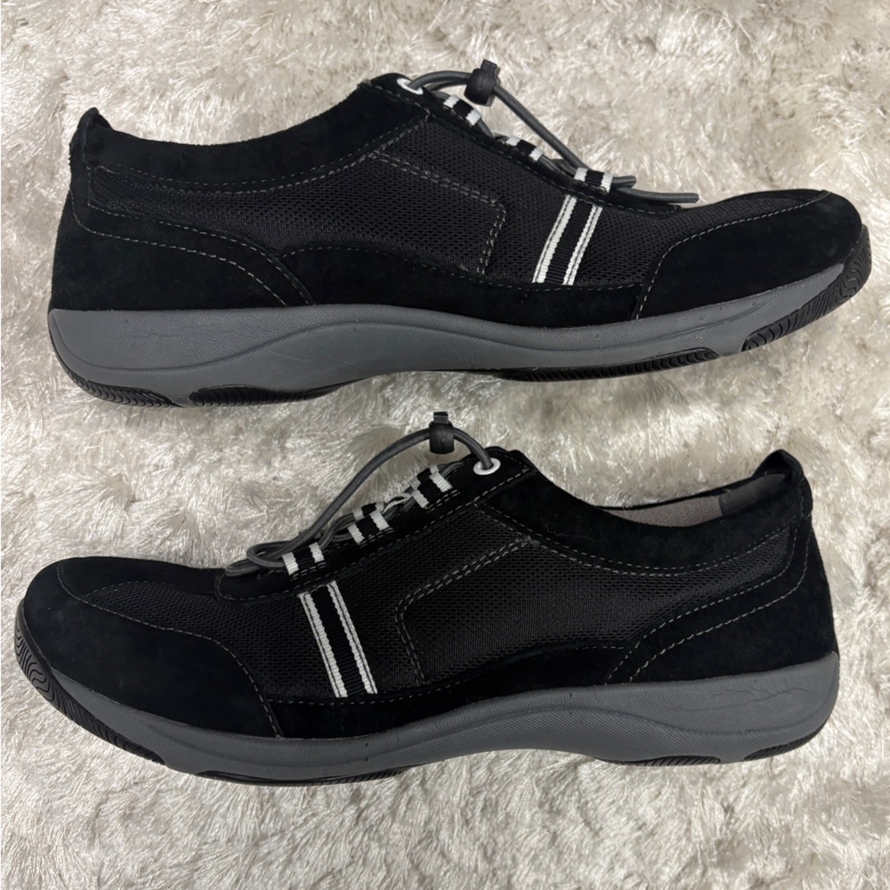 Dansko Black & Gray Women’s 9.5M Athletic Shoes-Great condition